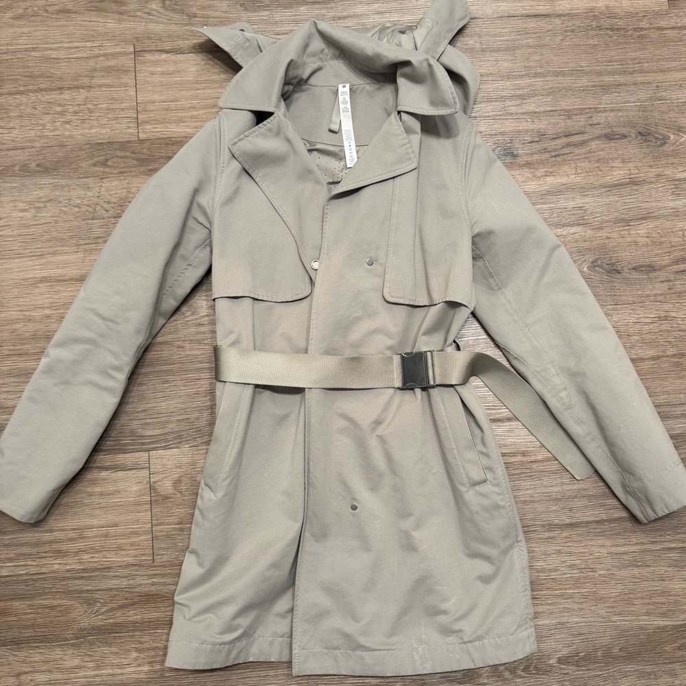 Lululemon Athletica Light Gray / Beige Trench Coat